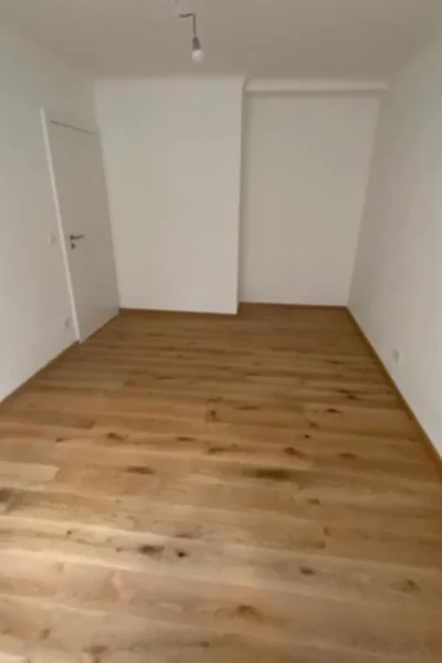 wohnzimmer-vom-tischler-josef-nowotny-kreativtischler17 Leeres Zimmer mit Holzparkett